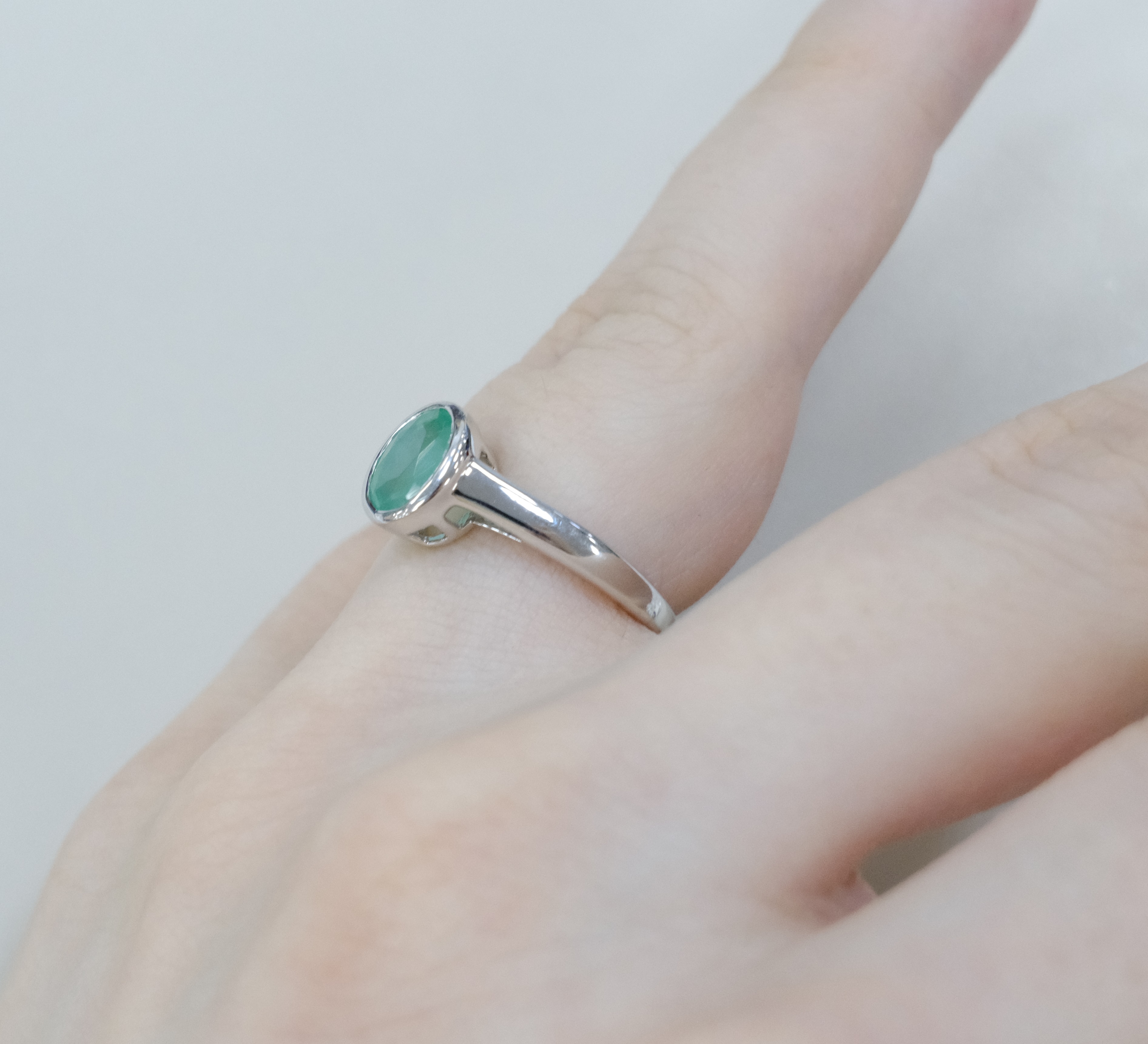 Серебряное кольцо с изумрудом